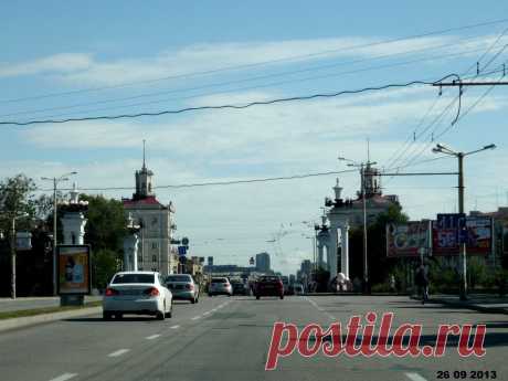 По проспекту...