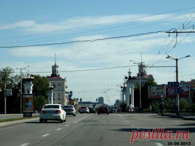 По проспекту...