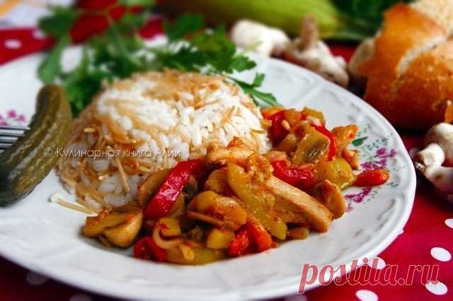 Соте с курицей и грибами (турецкая кухня)

Куриная грудка, пропитанная соками и ароматами овощей.... соте по-турецки...

Ингредиенты:

Куриная грудка - 1 шт.;
кабачок средний - 1 шт.;
морковь средняя - 1 шт.;
луковица большая - 1 шт.;
помидор большой - 1 шт.;
грибы - 250 г.;
перец красный - 1 шт.;
раст. мало - 50 мл.;
соль - 1 ч.л.;
перец черный - 0,5 ч.л.;
перец красный горький - 1 ч.л.

Приготовление:

Готовить на среднем огне.
На разогретую сковороду налить раст. масло,...