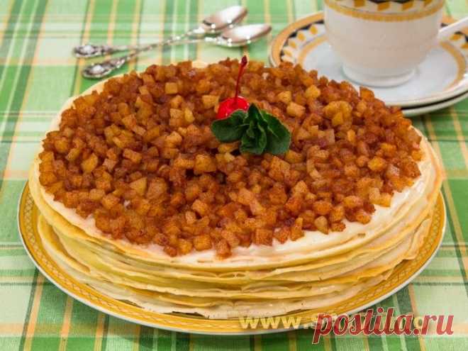 Блинный торт с яблоками и заварным кремом