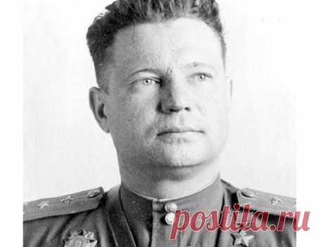 Иван Федоров: как советский летчик был награжден Гитлером и Сталиным одновременно Судьба Ивана Федорова одного из самых знаменитых летчиков нашей страны удивительна и неповторима. В мире не существует второго человека, который, не являясь предателем, смог получить высшие государственные награды сначала по личному распоряжению Адольфа Гитлера, а затем Иосифа Сталина.