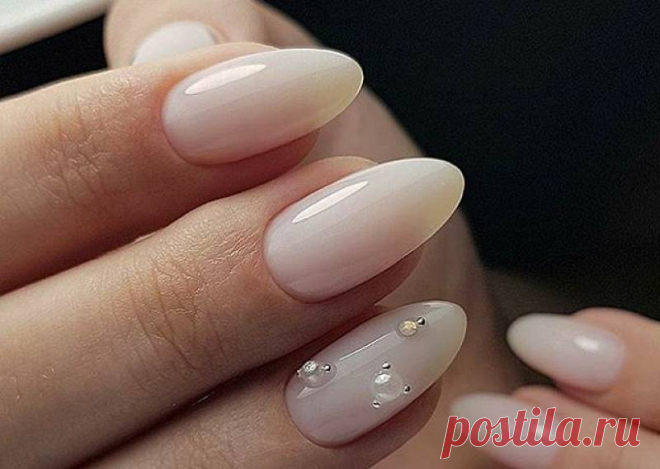 Молочный маникюр - модный тренд из Инстаграм Milky Nails или просто «молочные ногти» - самый модный маникюр 2021 года. Смотрите стильные идеи дизайна молочного маникюра на длинные и короткие ногти.