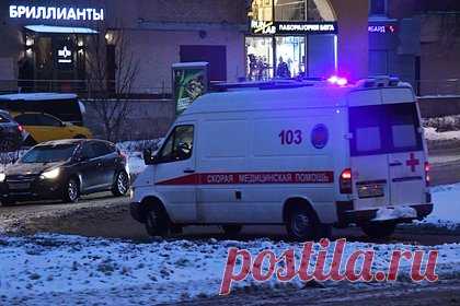 В российском городе ребенок выпал с четвертого этажа. В Томске четырехлетний ребенок выпал из окна дома. Об этом сообщается на сайте прокуратуры Томской области. По данным правоохранителей, ребенка нашли под окнами дома утром в пятницу, 3 марта, он находился в квартире без присмотра родителей. Мальчика в тяжелом состоянии доставили в медицинское учреждение.
