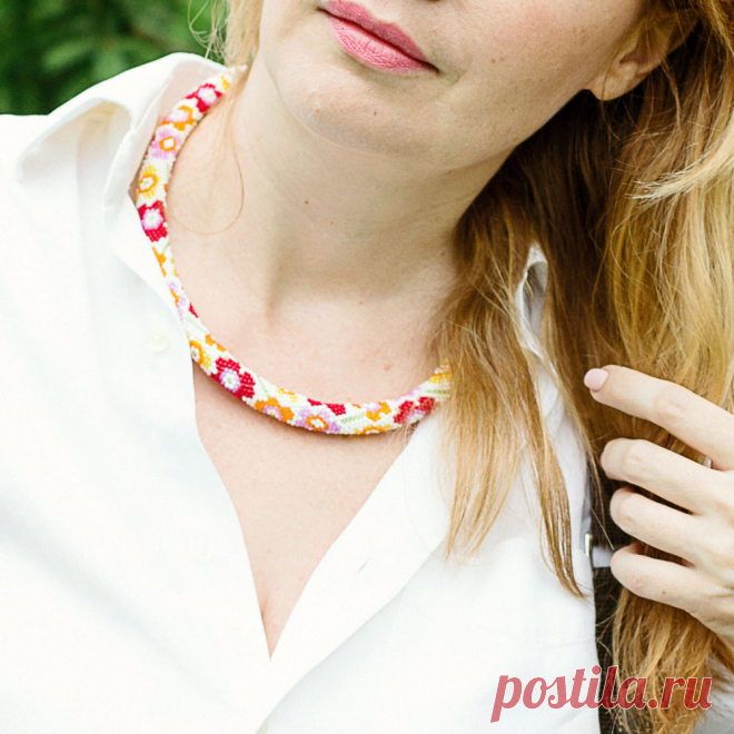 Как сделать жгут из бисера Жгуты из бисера - это не украшение, а мечта! Воплотить эту мечту в жизнь можно разными вариантами. Во-первых, жгут можно сплести, а во-вторых - связать крючком. Здесь нужно выбирать, как техника вам ближе. Для того, чтобы вы могли порадовать себя или близких этим великолепным украшением, мы давно собираем на нашем сайте материалы на эту тему. Как связать жгут крючком, как сплести жгут, схемы набора бисерных жгутов, и мастер-классы по его вязанию ...