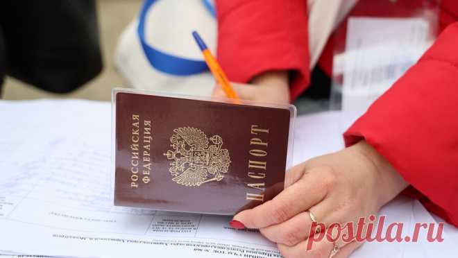 В Минцифры заявили о большой нагрузке на систему электронного голосования. Система электронного голосования на выборах президента Российской Федерации испытывает большую нагрузку, это связано с высокой активностью. Только за час проголосовали 200 тыс. человек, сообщили в Министерстве цифрового развития России, ...