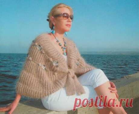 Мохеровая пелерина спицами
