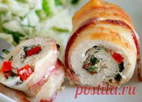 КУРИНЫЕ РУЛЕТИКИ В БЕКОНЕ 


Вкусное, красивое блюдо. Отлично дополнит любой праздничный стол.Ингредиенты:Филе куриное — 600 гр.Болгарский перец красный — 2 шт.Сырок творожный — 150-200 гр.Черный перец — 1 ч.ложечкаУкроп, петр…