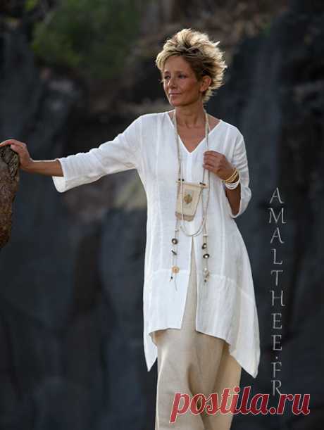 Longue chemise en lin blanc Emilie avec manches trois quart -:- AMALTHEE CREATIONS -:-
