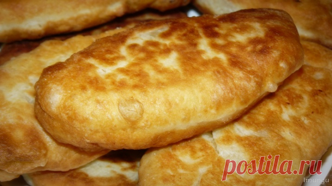 Сегодня я поделюсь рецептом идеальных, самых вкусных жареных пирожков с картошкой. Тесто получается воздушное, пышное, ароматное и такое универсальное: из него можно лепить разнообразные булочки и пирожки. Этот рецепт мне дала моя бабушка — он очень простой! Пирожки получаются просто замечательные.