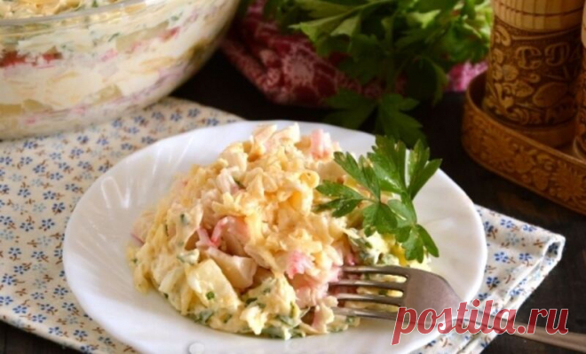 Салат с крабовыми палочками и ананасами за (20) Минут Салат с крабовыми палочками и ананасами - Рецепт полезен всем любителям необычных, но очень интересных сочетаний продуктов.
