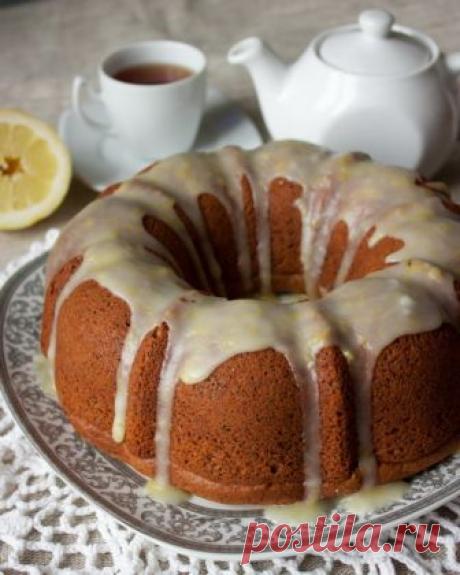Банановый кекс с маком и лимонной глазурью