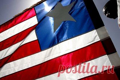 Республиканцы в День независимости перепутали флаг США с флагом бывшей колонии. В Twitter Республиканской партии в День независимости США 4 июля появилось поздравление, сопровожденное неверным флагом — вместо американского флага к записи прикрепили флаг Либерии, государства в Западной Африке. Твит был удален, однако пользователи соцсети сделали его скриншоты и высмеяли возникшую путаницу.