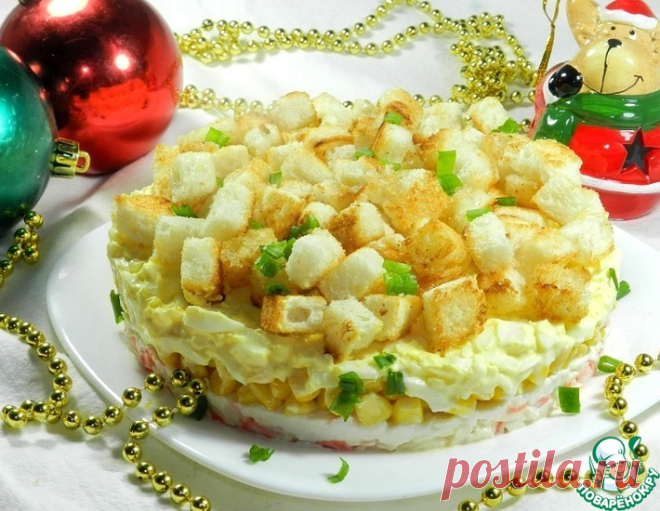 Крабовый салат с чесночными сухариками – кулинарный рецепт