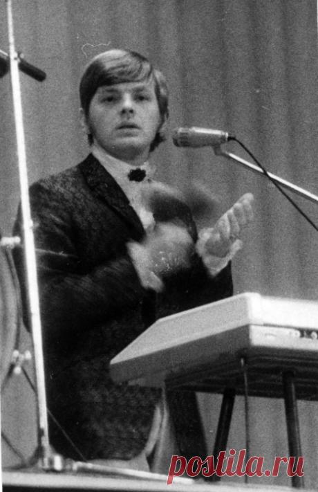Юрий Антонов