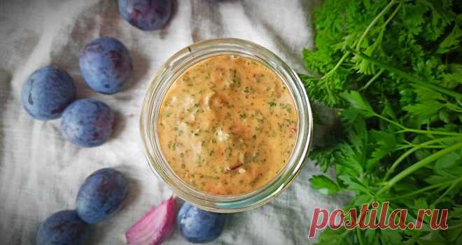 Быстрый соус из сливы и петрушки к мясу: никто не догадывается, из чего я его готовлю | Дауншифтеры | Яндекс Дзен