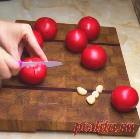 Помидоры «Армянчики» Суточные с кинзой и чесноком🍅Шикарная закуска! Помидоры «Армянчики» Суточные с кинзой и чесноком🍅Шикарная закуска!
Приготовьте такие малосольные помидоры это будет любовь с первого взгляда.
Я Вам обещаю! Ароматные, пряные, в меру соленые помидорчики, прекрасно 
хранятся в холодильнике! С каждым днем становятся только вкуснее и вкуснее. 
Невероятный Аромат и Потрясающий Улётный Вкус! Обалденный Рецепт!