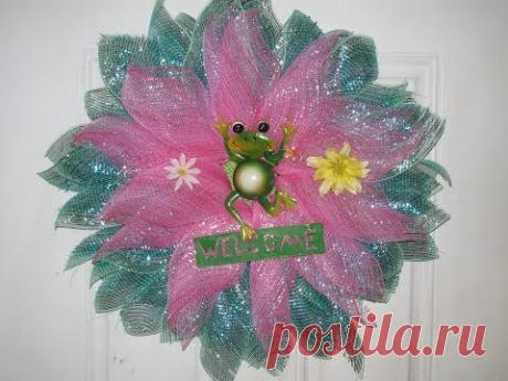 How To Make Carmen's Daisy Frog Wreath