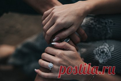 Женщина получила 400 предложений выйти замуж и объявила целибат. После развода 55-летняя мать-одиночка и бывшая модель Фрэн Сойер пыталась найти свое счастье и получила 400 предложений руки и сердца. Получая отказы, продолжила она, мужчины начинали присылать ей унизительные сообщения, в которых критиковали ее внешний вид и даже угрожали ее жизни.