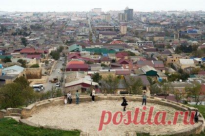 Дагестан представил женские бурки на форуме «Содружество моды». Дагестан представил женские варианты бурок на санкт-петербургском Международном форуме легкой промышленности «Содружество моды». В министерстве промышленности и торговли региона рассказали, что главная особенность показов — это ручная работа и современная подача национальных узоров с многовековой историей.