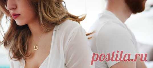 «Я не разрывалась между двумя мужчинами, не выбирала между ними. Даже — и это, наверное, ужасно — не чувствовала угрызений совести, что веду двойную жизнь. Меня все устраивало: в Ярославле у меня был бизнес и страстные ночи с Сергеем. А в Москве по выходным — душевные встречи с мужем, поездки к общим друзьям». Анонимный рассказ нашей читательницы, которая 4 года жила с двумя мужчинами. В разных городах. Она считает, что любила обоих. А что думаете вы? Прежде чем отвечать, прочитайте ее…