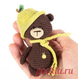 Мишка амигуруми. Схемы и описания для вязания игрушек крючком! Бесплатный мастер-класс от Ольги Лукошкиной по вязанию маленького мишки крючком. Высота вязаного медвежонка примерно 9 см. Для изготовления игрушки ав…