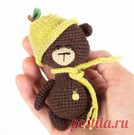 Мишка амигуруми. Схемы и описания для вязания игрушек крючком! Бесплатный мастер-класс от Ольги Лукошкиной по вязанию маленького мишки крючком. Высота вязаного медвежонка примерно 9 см. Для изготовления игрушки ав…