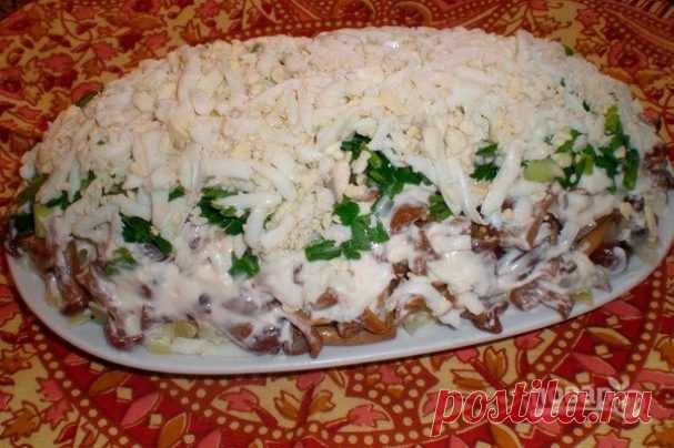 Салат с кальмаром консервированным - пошаговый рецепт с фото на Повар.ру