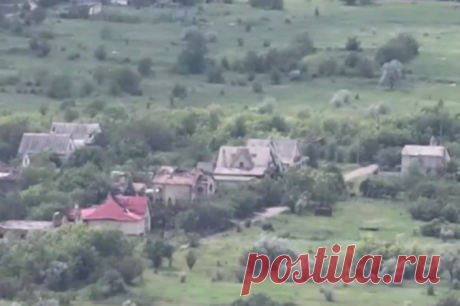 Боец «Феникс»: Андреевка разрушена, нельзя сказать, что ее взяли ВСУ. По его словам, российские военные заняли более выгодный рубеж, чтобы «не сидеть в пустыне».