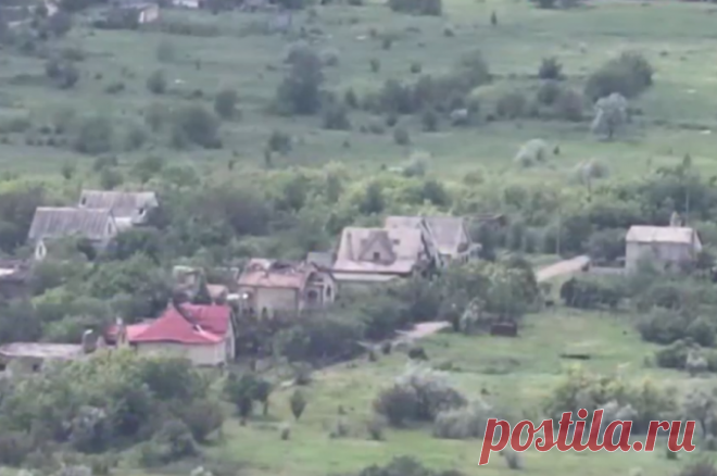 Боец «Феникс»: Андреевка разрушена, нельзя сказать, что ее взяли ВСУ. По его словам, российские военные заняли более выгодный рубеж, чтобы «не сидеть в пустыне».