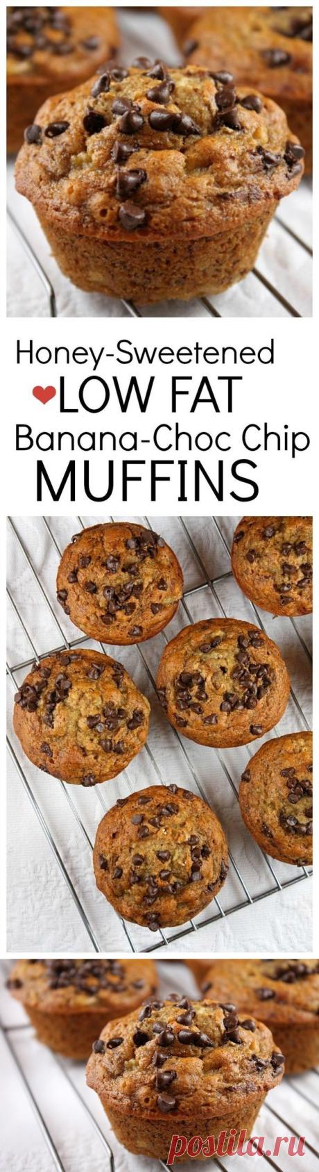 Honey Sweetened Low Fat Banana Chocolate Chip Muffins 1 1/4 cups Banana, Ripe. 2 Egg whites, large. 2 tbsp Applesauce, unsweetened. 2/3 cup Honey. 1 tsp Baking soda. 1/4 cup Chocolate chips, mini. 1/4 tsp Cinnamon, ground. 3/4 cup Oat flour, whole grain. 1/2 tsp Salt. 1 tsp Vanilla extract. 1 cup Whole wheat flour. 2 tbsp Yogurt, nonfat.