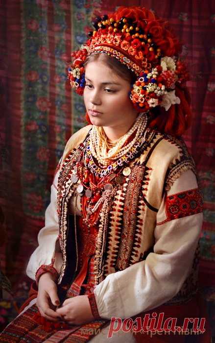 Украинки в национальных костюмах: восхитительный патриотический фотоцикл