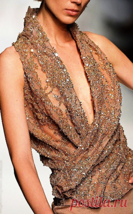 Подборка вполне носибельных нарядов из кутюрных коллекций известнейших гуру моды 
Предлагаю подборку интересных нарядов из коллекций «ready to wear» — одежда такого типа, какую у нас иногда называют словечком «носибельно». 



Оказалось, что не так много модельеров создают одежду,…