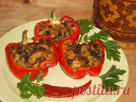 ПЕРЦЫ, ФАРШИРОВАННЫЕ КУРИЦЕЙ И ГРИБАМИ