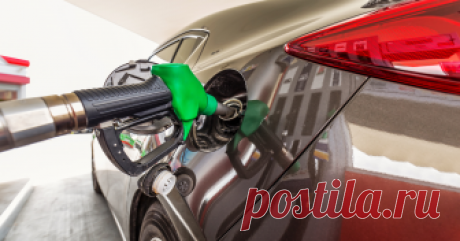 На АЗС советуют заливать полный бак (ждут резкого роста цен) Сразу на нескольких заправках Владимирской области редактору «Авто Mail.Ru» посоветовали заправить как можно больше топлива