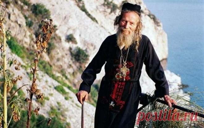 «Мальчик царских кровей уже рожден: в 2025 году он займет престол и озарит тьму светом». Предсказание афонского старца Стефана | Robb Report Россия | Дзен