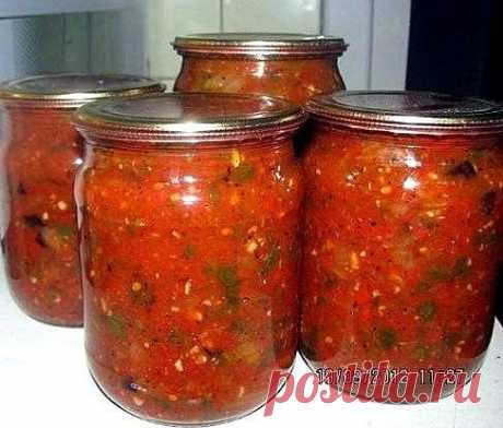 СОУС К МЯСУ !!! **Томаты 2.5кг -в мясорубку, варим 20мин.
Лук 700г -кубик, обжарь в раст/масле 100г -до золот/цвета. Добавь в томаты, и вари 20мин. *Прес/чеснок 3гол, укроп, петрушка, базилик, сахар 150г, соль 2ст/л, 9% уксус 3-4ст/л, чер/перец 20г - всё в помидоры с луком,  и вари ещё 10мин. *В банки, и закатай.