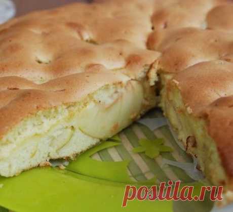 Рецепт шарлотки с яблоками в мультиварке