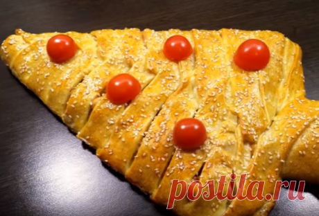 Простой рецепт: Новогодний Пирог "Ёлочка" :) 
Очень вкусный и сочный Новогодний закусочный пирог с рыбой в виде "Елочки". 
Автор видео-рецепта предлагает постный вариант рыбного пирога, но также по желанию в начинку можно добавить сыр или варены…
