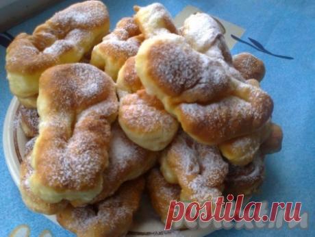 Пышки-вертушки - рецепт с фото Увидев фото этих пышек-вертушек, кто-то скажет, что - это вергуны, а кто-то скажет, что это - таратушки, а кто-то, что - кребли или крепли. И все будут правы. Эти очень простые в приготовлении и любимые многими пышечки у разных народов называются по-разному, но готовятся одинаково, с небольшими ...