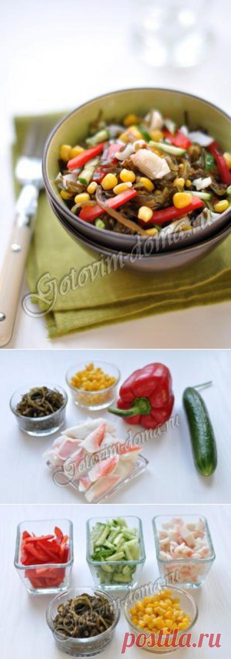 Рецепт: Салат из морской капусты с крабовыми палочками и кукурузой