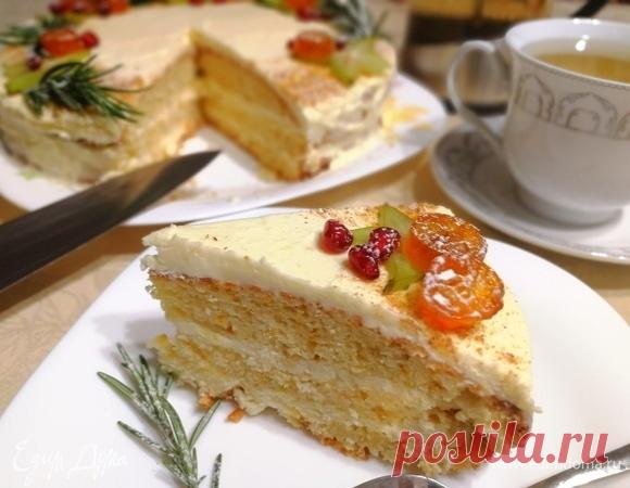 Бисквитный торт с творожно-сливочным кремом.