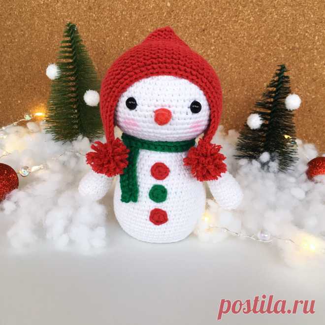 PDF Снеговик крючком. FREE crochet pattern; Аmigurumi doll patterns. Амигуруми схемы и описания на русском. Вязаные игрушки и поделки своими руками #amimore - снеговик, Новый год, снеговичок.