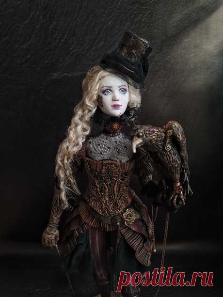 Волшебная флейта. ПапагенА.2017г.
Материал: самозатвердевающая глина 
La Doll Premix .
Роспись: акрил,акварель, пастель.
Волосы: лен.
Платье: текстиль украшенный бисером, стеклярусом, деталями от часов, натуральная кожа. 
Высота 44 см