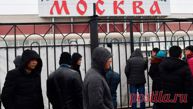 В МВД рассказали о схемах, которые используют мигранты для пребывания в России. Мигранты используют различные схемы и способы, чтобы остаться в России. Об них сообщил министр внутренних дел Владимир Колокольцев во время заседания коллегии МВД, посвященное противодействию нелегальной миграции, пишет "МВД ...