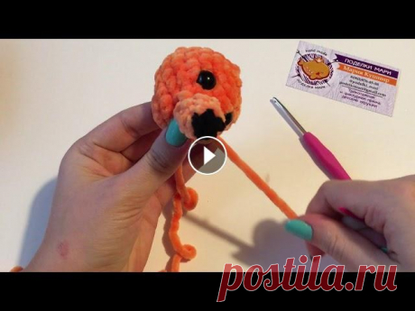 Лиса крючком (игрушка из плюшевой пряжи) Меня зовут Мария Кушнир и в этом видео я расскажу, и покажу как вязать маленькую плюшевую лисичку, которая станет украшением для Новогодней Елки или и...