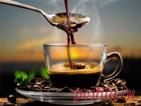 Солнце на запястье дню 
запонка, 
закатилось в западню 
запада. 

Завтра смотрит на меня 
заспанно, 
чайной ложечкой звеня 
завтрака. 

Вера Павлова