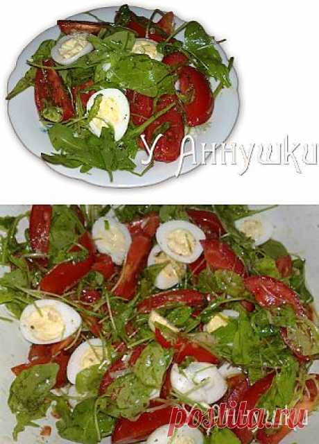 У Аннушки: Салат с рукколой и перепелиными яйцами.