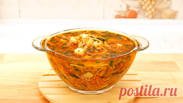 Простой суп с жареной вермишелью, картошкой и зажаркой - Будет вкусно - 22 марта - Медиаплатформа МирТесен Здравствуйте, товарищи Кулинары! Как вы относитесь к простым супчикам? Наверняка с любовью - в наш-то век вечной нехватки времени :) А что относить к простым супчикам? Вот борщ, например. Несложно вроде. Не уметь его готовить славянская женщина не имеет права :) Но это же целая эпопея!.. По крайней - 22 марта - 43377952618 - Медиаплатформа МирТесен
