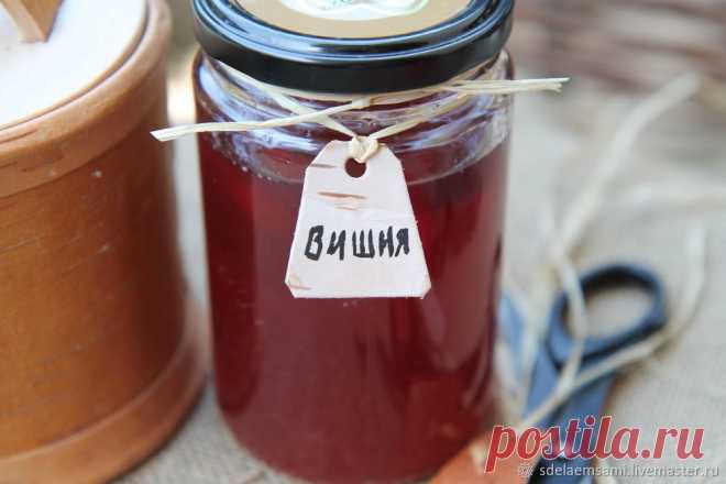 Делаем из бересты многоразовые бирки Тема упаковки, ярлыков, бирок к нашим рукодельным товарам очень актуальна. Хочу поделиться с вами своей идеей по созданию многоразовых бирок из бересты. Чем они хороши? Делаются быстро. Выглядят очень эффектно — из природного материала все-таки. На них можно писать ручкой, фломастером, красками, ставить штапм, а также делать надписи тиснением. И, самое главное: если сделать надпись на бирке фломастером, например, то её потом можно легко сменить.