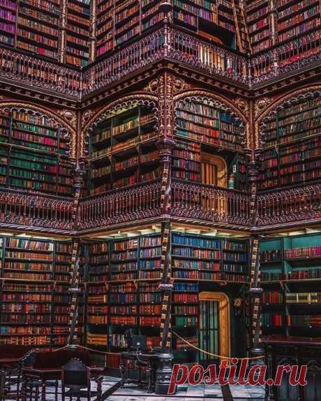 Библиотека в Рио Royal Portuguese Literature Office, Бразилия.